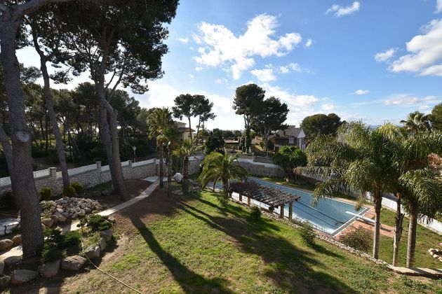 Foto 1 de Venta de chalet en Plaça Europa i Covamar de 6 habitaciones con terraza y piscina