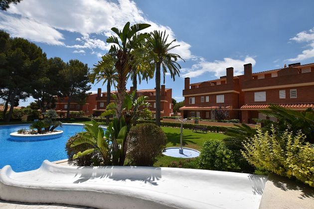 Foto 1 de Casa en venta en La Mora de 4 habitaciones con terraza y piscina