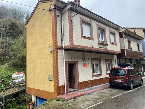 Foto 1 de Casa en venda a calle De Los Cuarteles de 5 habitacions amb garatge i calefacció