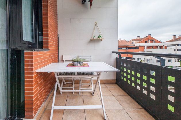 Foto 2 de Piso en venta en avenida Mar Cantábrico de 3 habitaciones con terraza y piscina