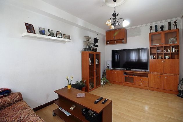 Foto 2 de Venta de piso en calle Cardona de 3 habitaciones con calefacción y ascensor