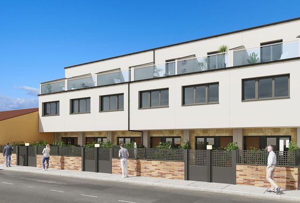 Foto 1 de Casa en venta en calle De la Rioja de 3 habitaciones con terraza y garaje