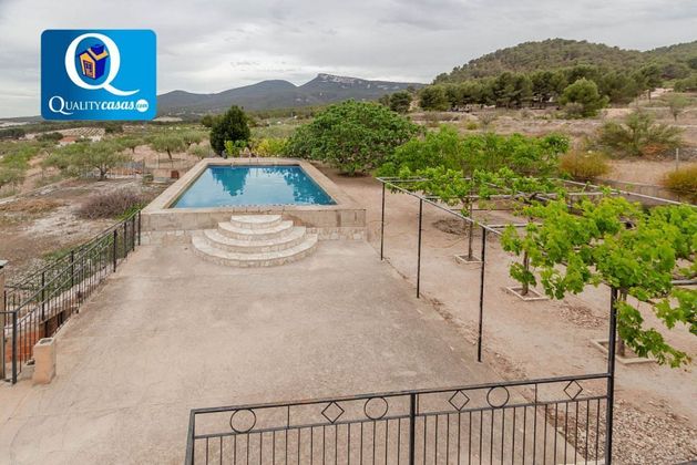 Foto 2 de Xalet en venda a Castalla de 8 habitacions amb terrassa i piscina