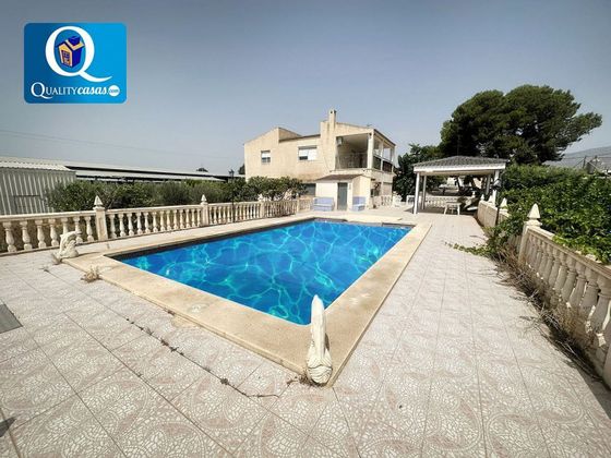 Foto 1 de Chalet en venta en Crevillent de 7 habitaciones con terraza y piscina