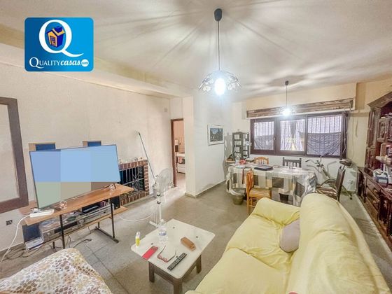 Foto 2 de Chalet en venta en Alcalde Felipe Mallol de 5 habitaciones con terraza y aire acondicionado