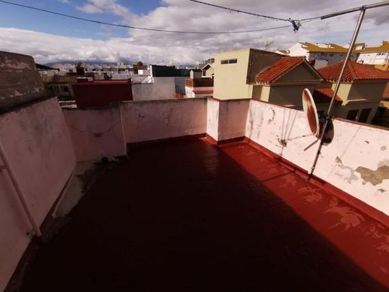 Foto 1 de Venta de casa en La Línea de la Concepción ciudad de 2 habitaciones con terraza