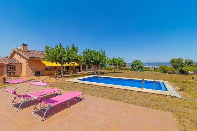 Foto 1 de Casa en venda a Bescanó de 4 habitacions amb piscina i garatge