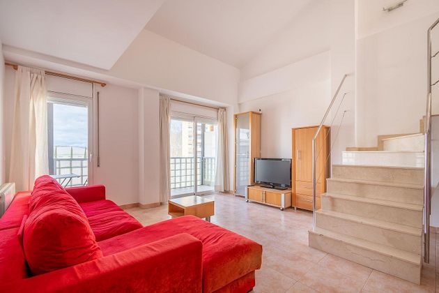 Foto 1 de Dúplex en venda a Eixample Nord – La Devesa de 3 habitacions amb piscina i balcó