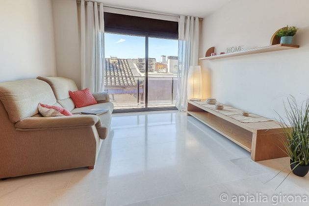 Foto 2 de Àtic en venda a Centre - Girona de 2 habitacions amb balcó i calefacció