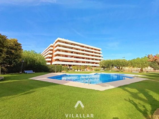 Foto 1 de Piso en venta en Vilassar de Mar de 4 habitaciones con terraza y piscina
