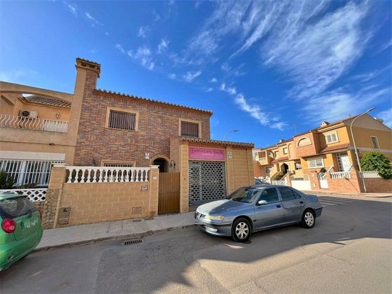 Foto 1 de Chalet en venta en Carretera Mojonera – Cortijos de Marín de 4 habitaciones con terraza y garaje