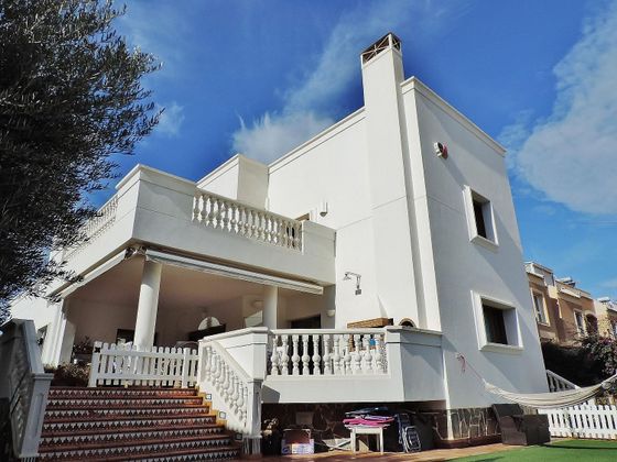 Foto 1 de Xalet en venda a Nueva Almería - Cortijo Grande - Vega de Acá de 8 habitacions amb terrassa i jardí