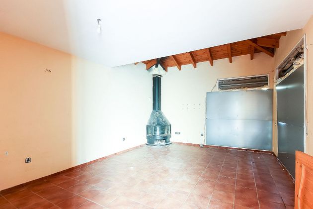 Foto 2 de Xalet en venda a Corbera de Llobregat de 4 habitacions amb terrassa i garatge