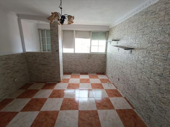 Foto 1 de Venta de piso en La Línea de la Concepción ciudad de 3 habitaciones y 100 m²
