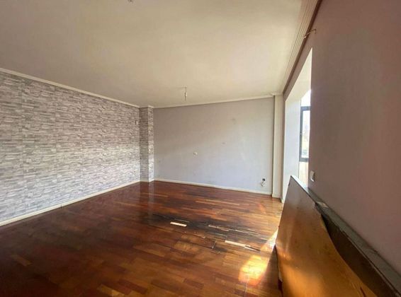 Foto 2 de Piso en venta en Numancia de 3 habitaciones con terraza y aire acondicionado