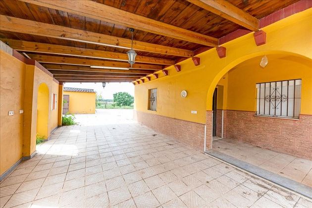 Foto 2 de Casa en venda a Carmona de 5 habitacions amb terrassa i piscina