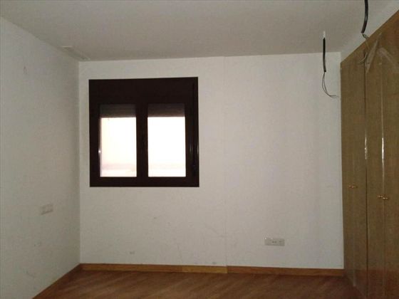 Foto 2 de Venta de piso en Ginestar de 3 habitaciones con garaje