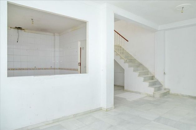 Foto 2 de Casa en venda a Marchena de 4 habitacions amb garatge i balcó