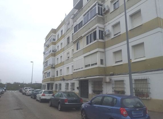 Foto 1 de Venta de piso en El Juncal - Vallealto de 3 habitaciones con terraza y balcón