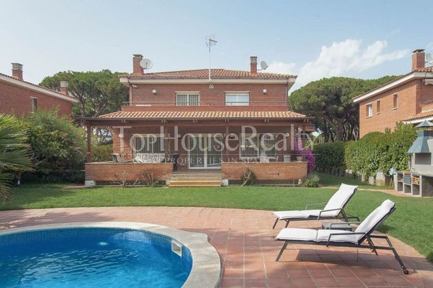 Foto 1 de Casa en venta en Gavà Mar de 7 habitaciones con terraza y piscina