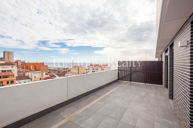 Foto 2 de Ático en venta en Montgat de 2 habitaciones con terraza y piscina