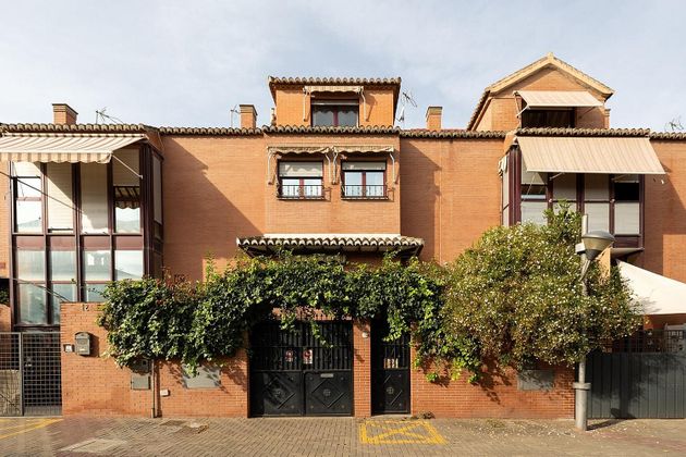 Foto 1 de Venta de casa adosada en Cervantes de 5 habitaciones con terraza y jardín