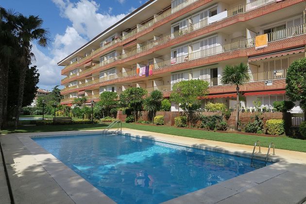 Foto 1 de Dúplex en venta en calle De Les Antilles de 3 habitaciones con terraza y piscina