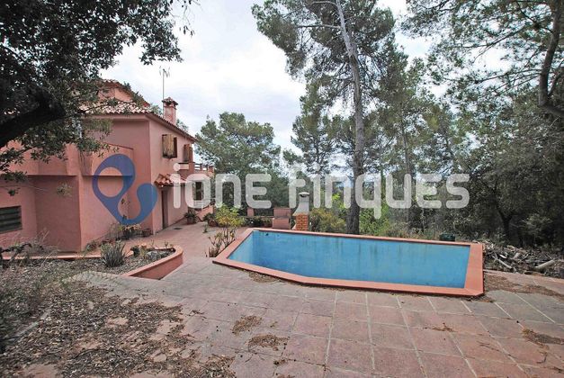 Foto 1 de Venta de casa en Viladecavalls de 4 habitaciones con piscina y jardín
