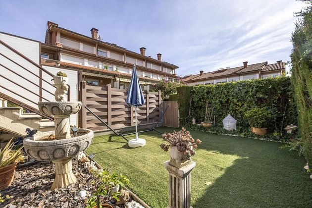 Foto 2 de Casa en venda a Centre - Castellar del Vallès de 5 habitacions amb terrassa i piscina