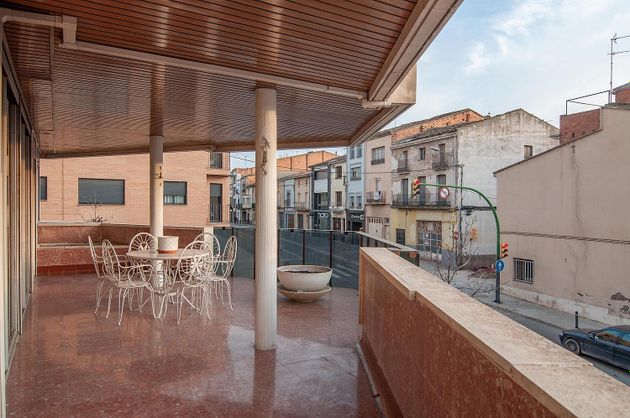 Foto 2 de Venta de piso en plaza De Ramon Arqués de 4 habitaciones con terraza y aire acondicionado