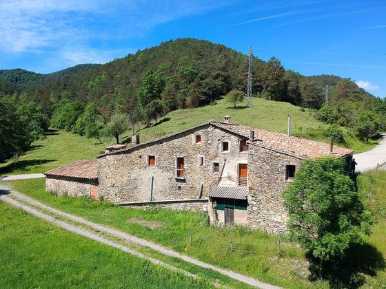 Foto 2 de Casa rural en venda a Vall de Bianya, la de 8 habitacions amb jardí