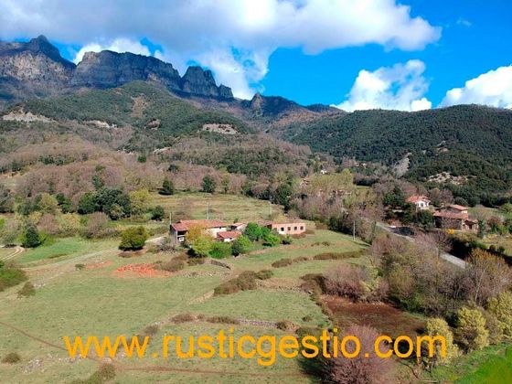 Foto 2 de Venta de casa rural en Vall d´en Bas, la de 6 habitaciones con jardín