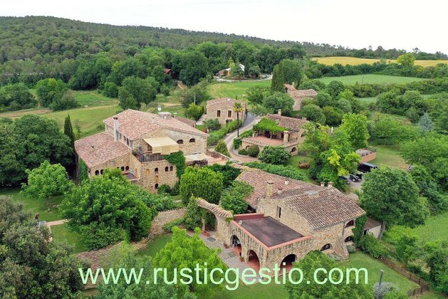 Foto 1 de Casa rural en venda a Crespià de 20 habitacions amb terrassa i piscina