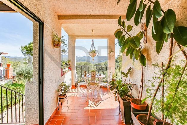 Foto 2 de Venta de chalet en Can Lloses - Can Marcer de 3 habitaciones con terraza y jardín