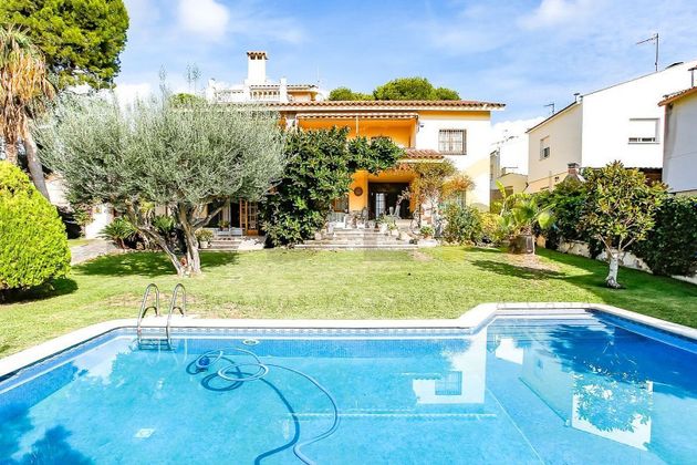 Foto 2 de Xalet en venda a Segur de Calafell de 5 habitacions amb terrassa i piscina