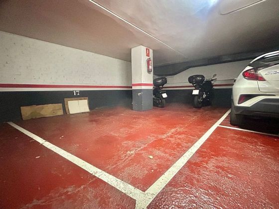 Foto 2 de Garaje en venta en Sants-Badal de 32 m²