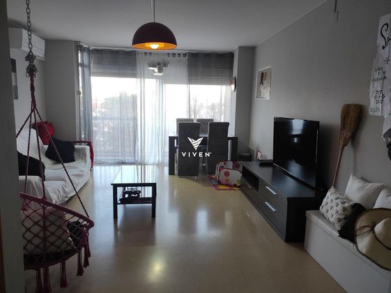 Foto 2 de Venta de piso en La Girada de 3 habitaciones con garaje y balcón