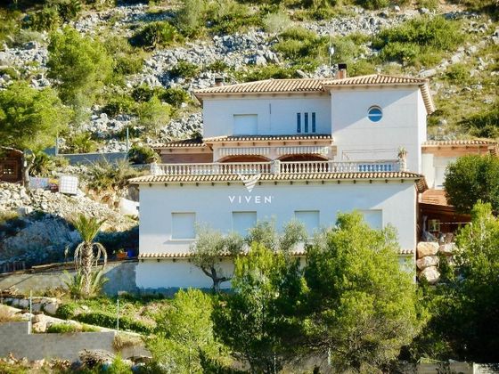 Foto 1 de Chalet en venta en Castellet i la Gornal de 7 habitaciones con terraza y jardín
