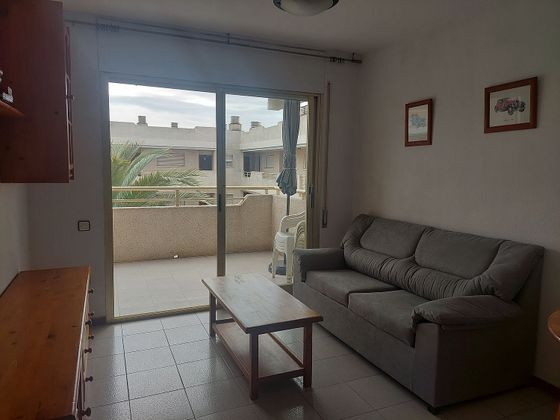 Foto 2 de Piso en venta en La Pineda de 2 habitaciones con piscina y balcón