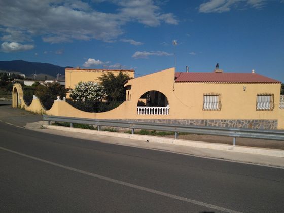 Foto 1 de Chalet en venta en carretera Montagon de 3 habitaciones con piscina y jardín