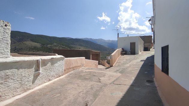 Foto 2 de Venta de chalet en calle Los Bazanes de 7 habitaciones con terraza y jardín