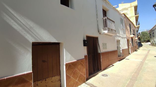 Foto 1 de Casa en venda a calle Iglesia de 4 habitacions amb balcó i calefacció