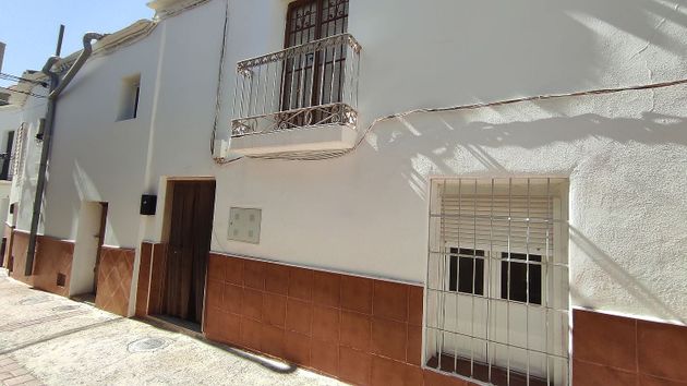Foto 2 de Venta de casa en calle Iglesia de 4 habitaciones con balcón y calefacción