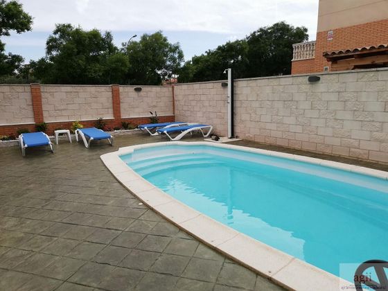 Foto 1 de Venta de casa en Yunquera de Henares de 3 habitaciones con terraza y piscina