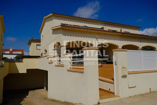 Foto 1 de Casa adossada en venda a Ardiaca - La Llosa de 4 habitacions amb terrassa i balcó
