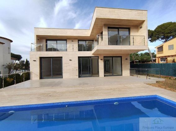 Foto 1 de Venta de casa en Platja d'Aro de 4 habitaciones con terraza y piscina