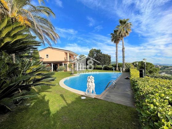 Foto 2 de Chalet en venta en Calella de 6 habitaciones con terraza y piscina