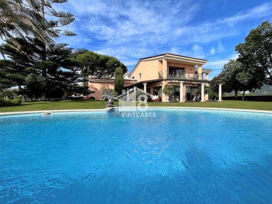 Foto 1 de Chalet en venta en Calella de 6 habitaciones con terraza y piscina