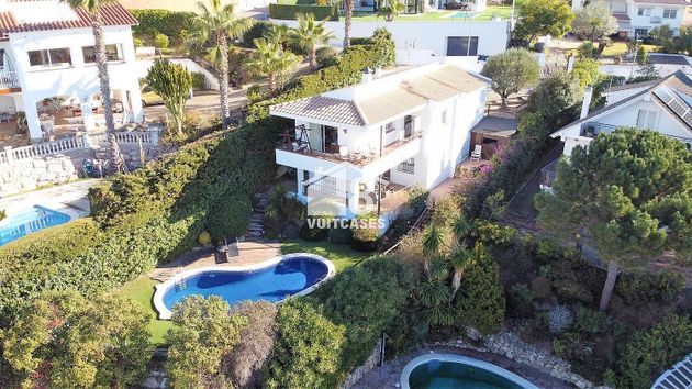 Foto 1 de Chalet en venta en Sant Pol de Mar de 4 habitaciones con terraza y piscina