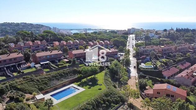 Foto 2 de Venta de casa en Arenys de Mar de 4 habitaciones con piscina y jardín